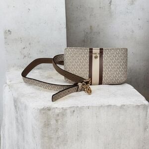 NWOT Michael Kors Jet Set Travel Belt Bag